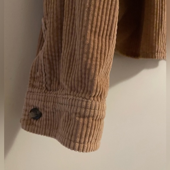 American Eagle Corduroy Cropped Button Up Shirt Tan Size Large - Picture 3 of 10